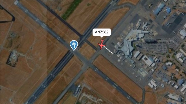 Satellite view showing ANZ582 stuck near a taxiway at Christchurch Airport.